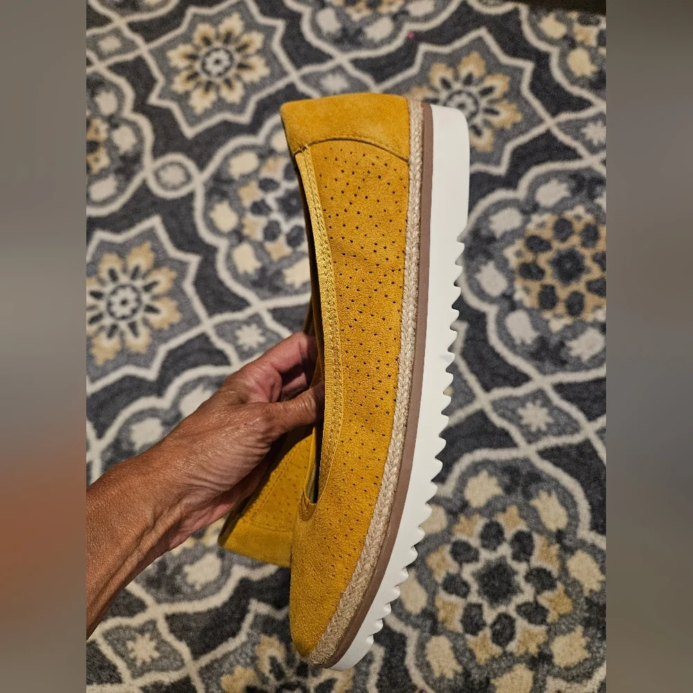 Clarks Collection Serena Kellyn Yellow Suede Espadrilles Flats US 10W
